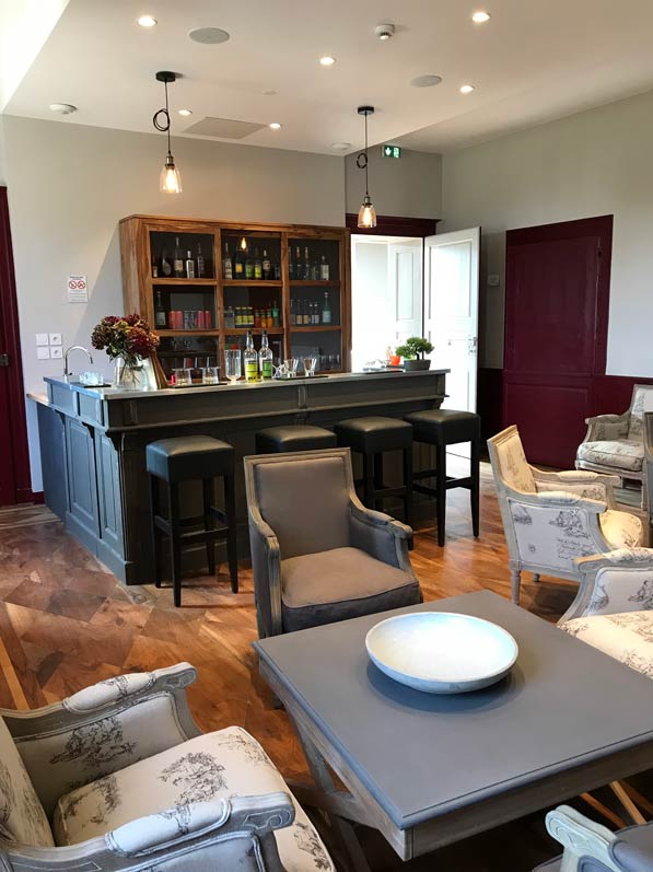 Salon-Bar-2